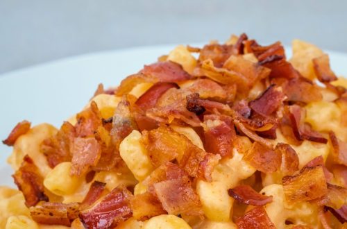 pasta jossa paljon pekonia