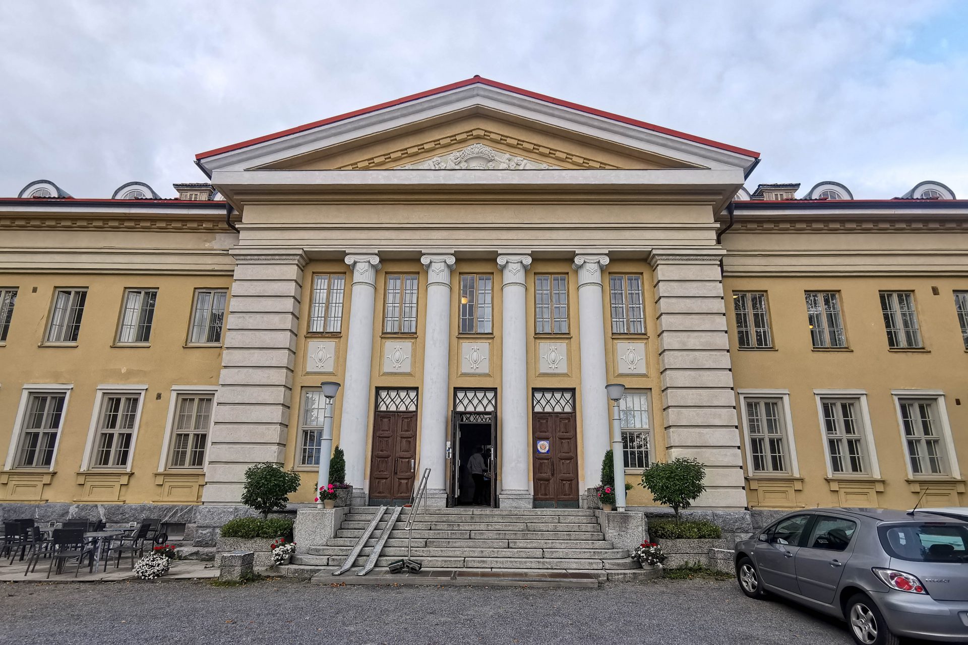 mäntän klubirakennus ulkoapäin