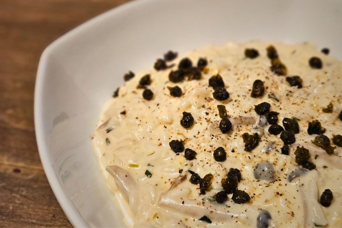 mascarpone-sienirisottoa lautasella