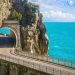 Amalfi Drive -tie ja meri taustalla