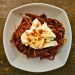 salamurhaajan tomaattinen pasta mozzarellalla lautasella